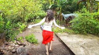 ACKEE Stew, Stretching/dancing in Rain Having fun, Best way to kiss, Asmr Cozy Nature Sounds