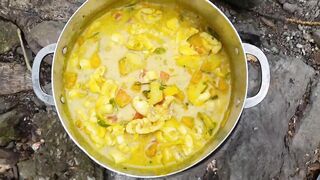 ACKEE Stew, Stretching/dancing in Rain Having fun, Best way to kiss, Asmr Cozy Nature Sounds