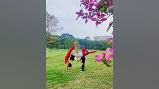 Outdoor yoga, life lies in movement, let’s exercise together, sisters.