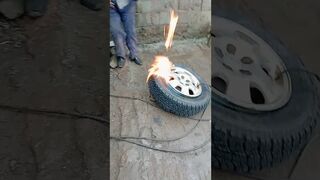 Most amazing easy and simple tricks of stretching stubborn car tyre with fire ????????