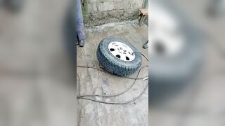 Most amazing easy and simple tricks of stretching stubborn car tyre with fire ????????