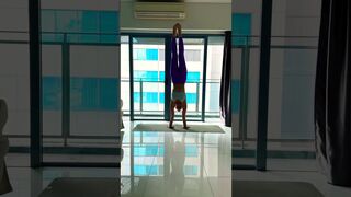 4k stretching in the apartment #yoga #stretching #viral #shorts #trending