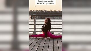 How to get SPLITS IN 1 MINUTE?! #flexibility #flexible #split #stretching #yoga