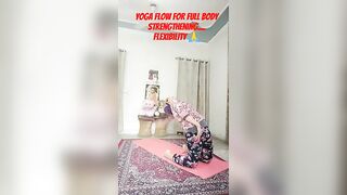 stretching, balancing and flexibility yoga flow ????#yoga #yogaflow #stretching