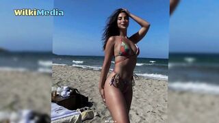 Los 10 bikinis con los que María Chacón ha subido la temperatura en la Redes Sociales