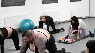 Eddie Hall Tries Pregnant Yoga *someone leaves* #yoga