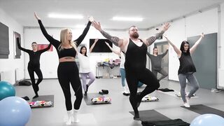 Eddie Hall Tries Pregnant Yoga *someone leaves* #yoga