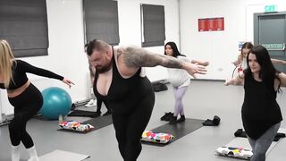 Eddie Hall Tries Pregnant Yoga *someone leaves* #yoga