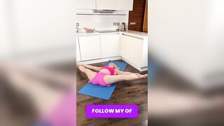 DEEP STRETCHING AT HOME ON A YOGA MAT ????????