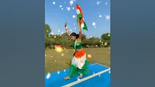 लड़की ने तिरंगे ???????? को नीचे नहीं लगने दिया #shalukirar #ytshorts #stunt #flexible #republicday