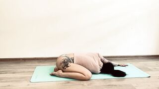 Yoga | stretching with gentle Katy #homeyoga #yoga #motivation