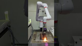 Maven Cooperation Robot arm working with laser cleaning system ,flexible and high precision way.