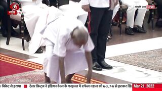 Swami Sivananda receives Padma Shri award from President Kovind, for his contribution in Yoga