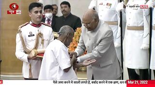 Swami Sivananda receives Padma Shri award from President Kovind, for his contribution in Yoga