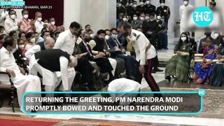 Standing ovation for Swami Sivananda as President Kovind awards him Padma Shri for Yoga