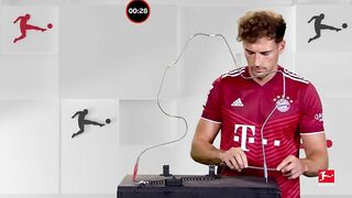 Leon Goretzka vs. Julian Brandt - Buzz Wire Challenge