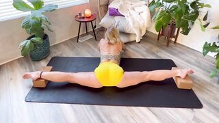 Splits and Frog Pose on Yoga ????????‍♀️ Blocks ????. Gymnastics, Calisthenics, Fitness