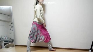 Chest / Shoulders Stretching with a Wall | Japanese Yoga by Reiko【壁を使った胸・肩ストレッチ～デスクワーク疲れに】