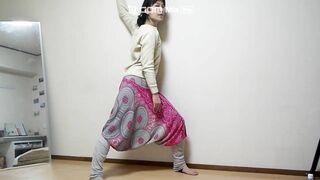 Chest / Shoulders Stretching with a Wall | Japanese Yoga by Reiko【壁を使った胸・肩ストレッチ～デスクワーク疲れに】