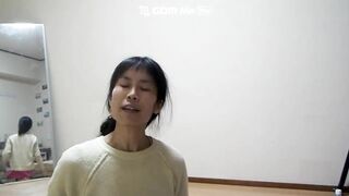 Chest / Shoulders Stretching with a Wall | Japanese Yoga by Reiko【壁を使った胸・肩ストレッチ～デスクワーク疲れに】