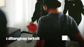 Penampakan Dea OnlyFans saat Ditangkap di Malang, Pakai Piyama Seksi saat Polisi Datang