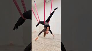 фрагмент урока флай стретчинг, fly stretching