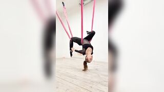 фрагмент урока флай стретчинг, fly stretching