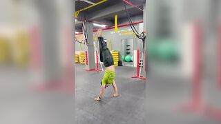 Parkour training… #motivation #yogateacher #headstand #calisthenics #studiofitness #parkour #yoga