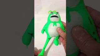 squishy stretching frog ???? #funny #frog #stretching #animals #squishy #clay #toys #trend #popular #yt