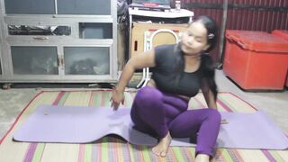 Yoga Art - Flexible asian girl splits routine