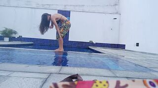 BACKBEND Front Splits Yoga Exercise at #pool #fun #dance #training #fitness #stretching #flexibility