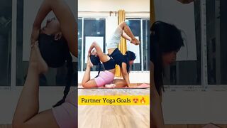 OUTSTANDING ACROBATIC YOGA BY INDIAN COUPLE????||#yoga #shorts #sanak #trending