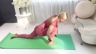 5 Minute Morning Yoga Stretch | Gentle Stretching Routine