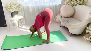 5 Minute Morning Yoga Stretch | Gentle Stretching Routine