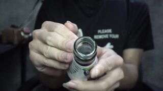 ASMR | Flexible hands continuously tap the glass bottle