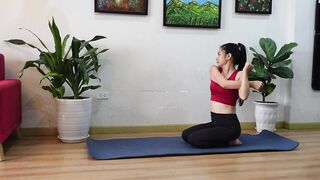 At Home Arch Yoga | Workout Up & Stretching Legs With Ammy