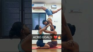 OUTSTANDING ACROBATIC YOGA BY INDIAN COUPLE????||#yoga #shorts #sanak #trending