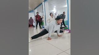 stretching❤️#viral #trending #pithoragarh #womenempowerment #shortvideo #zumbadance