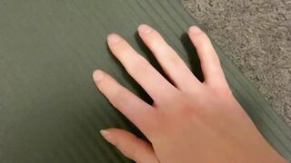 ASMR ~.~ 2 minute tapping on yoga mat ☁️ (no talking)