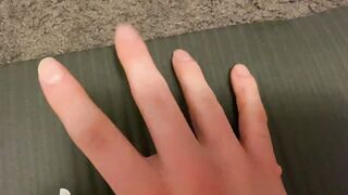 ASMR ~.~ 2 minute tapping on yoga mat ☁️ (no talking)