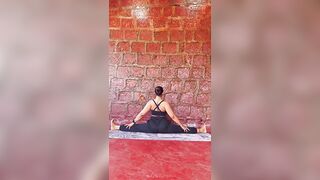 Split #leg #stretching #yogaurmi #urmiyogaacademy #yoga #fitness #yogaasana #yogateacher #motivation