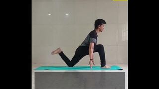 LOW LUNGE QUAD STRETCH (Anjaneyasana Variation) #shorts #yoga #stretching