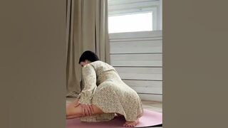 yoga stretching with bumps ( u like my bumps)