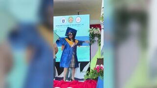 FILIPINO STUDENTS NAG TWERK SA GRADUATION RITES???