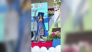 FILIPINO STUDENTS NAG TWERK SA GRADUATION RITES???