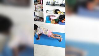 yoga chestundi ???????? #youtubeshorts #yoga #father #daughter #shortvideos