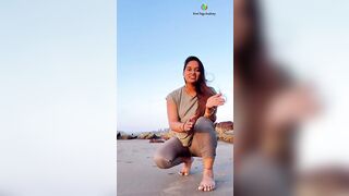 Learn yoga with Urmi Pandya #yogaurmi #urmiyogaacademy #yogafitness #yogaexercise #fireflypose