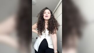 Videoclipul complet pe TikTok????, try-on haul încă nu e postat. Link in comentarii către produse.