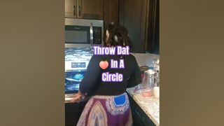 Throw Dat ???? In A Circle. #Twerk #Dance #MrsQueenSunkissed