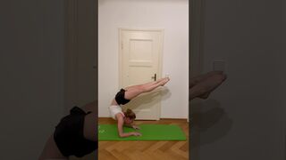 #flexible #combination #turnen #handstand #goviral #shorts